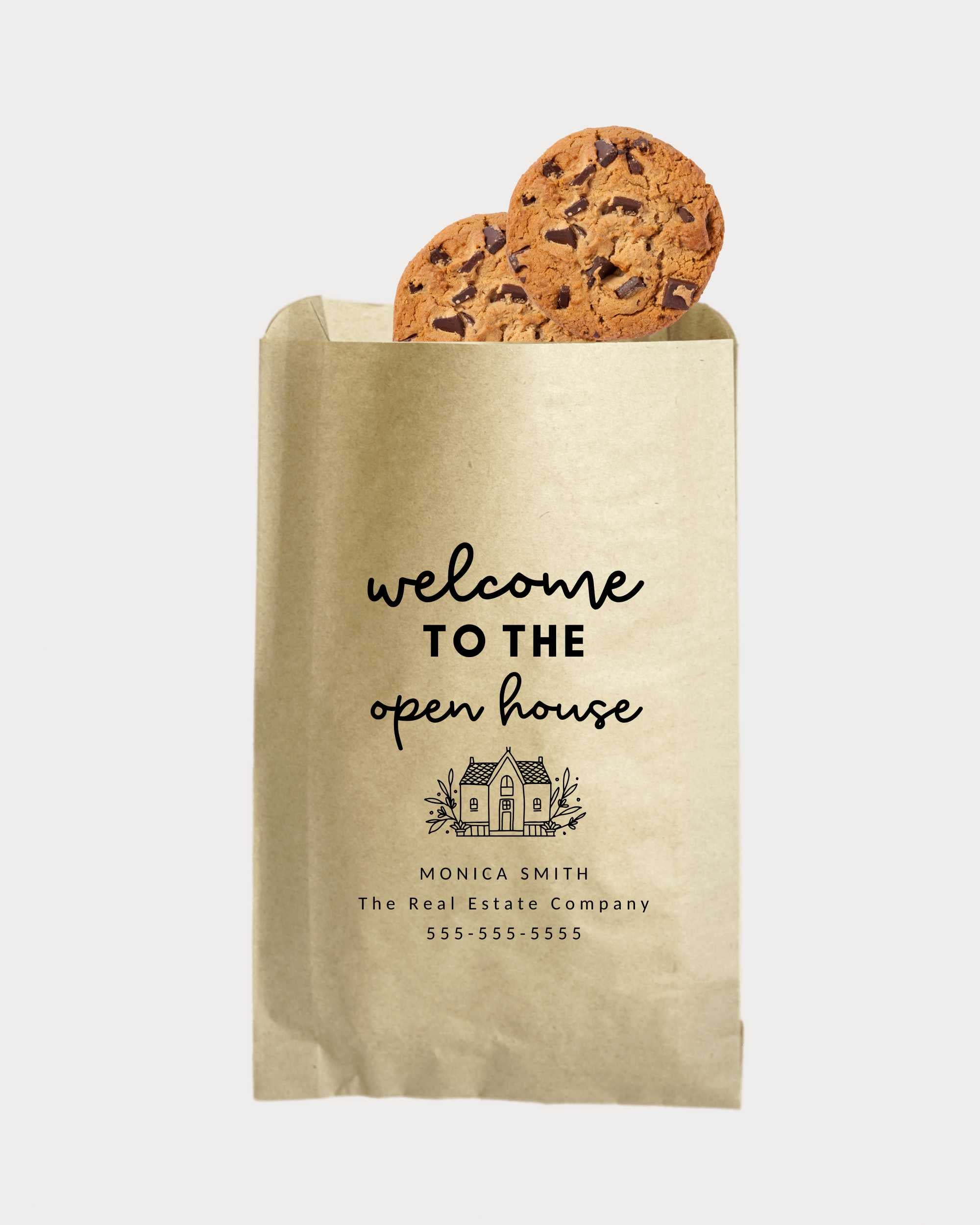 Looking for something unique to hand out to your clients? We've got just what you're looking for!
These durable and high quality paper bags are personalized with your contact information to leave your clients a sweet reminder of you. Fill them with cookies, popcorn, pretzels, and many more (but don't forget to line them as they are not greaseproof).